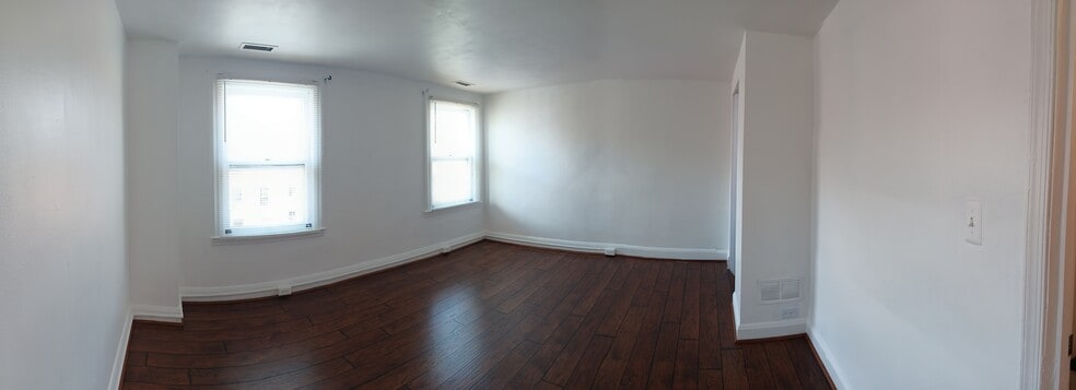 Building Photo - 1017 Hollins St