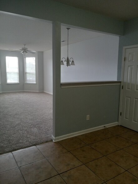 Building Photo - 7602 Creekside Ln