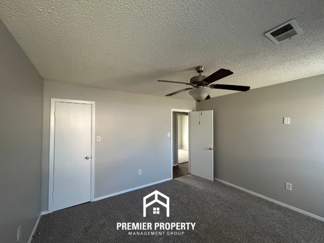 Building Photo - 6200 Somerset Cove