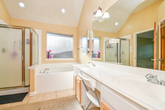 Building Photo - 9107 Fernwillow Dr