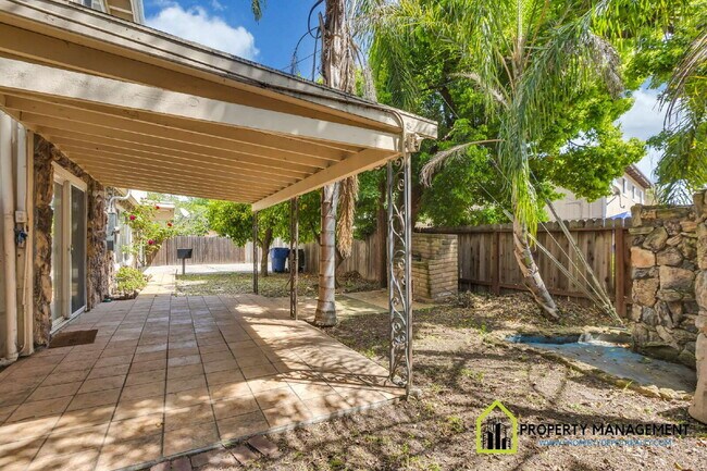 Building Photo - Charming 3-Bed Oasis with 2 Full Baths in Sacramento's Serene Pocket Neighborhood