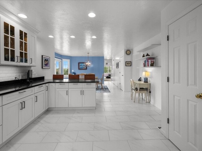 Building Photo - 6 Wood St