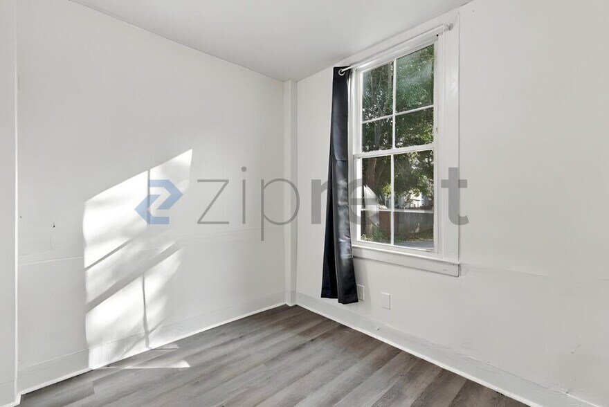 Building Photo - Unit