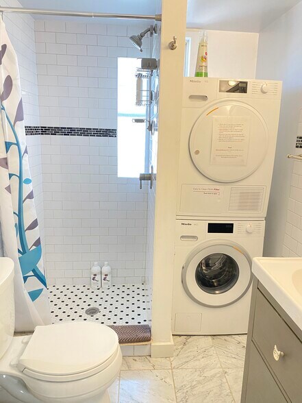 Building Photo - 105 Chestnut St