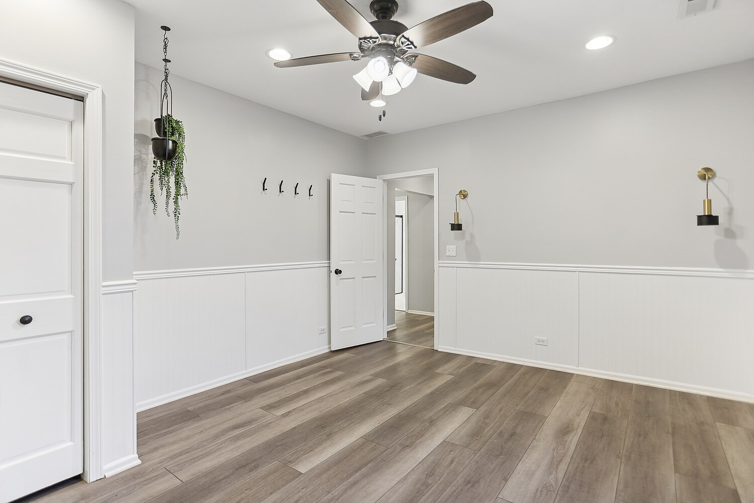 Building Photo - 3227 S Wells St