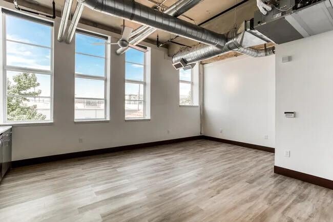 Building Photo - 1403 Corinth St