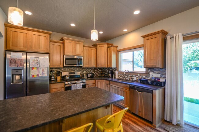 Building Photo - 7878 N Hibiscus Ln