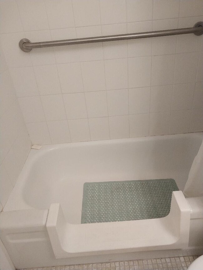 Building Photo - 361 Windsor N