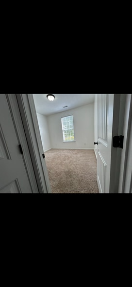 Building Photo - 897 Westlawn Dr