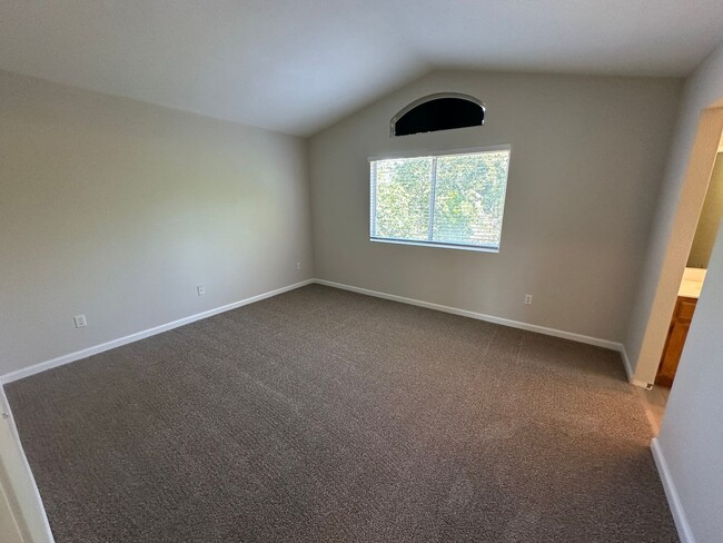 Building Photo - Beautiful 3 Bedroom, 2.5 Bath Antioch Home