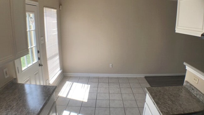 Building Photo - 1211 Bayou Glen Dr
