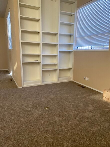 Building Photo - 5919 Cubero Dr NE