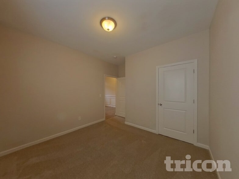 Building Photo - 453 All Seasons Dr