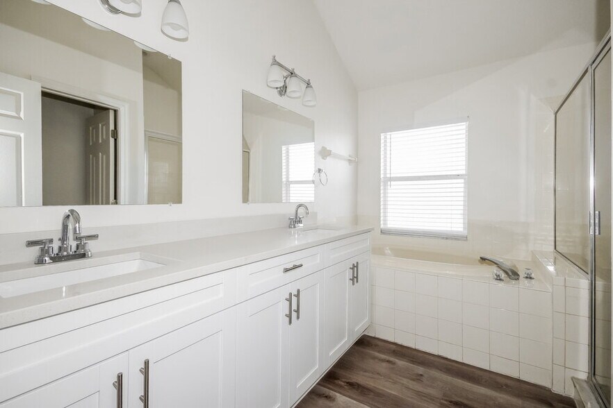 Building Photo - 34627 Smart Dr