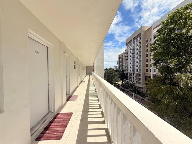 Building Photo - 2555 NE 11th St