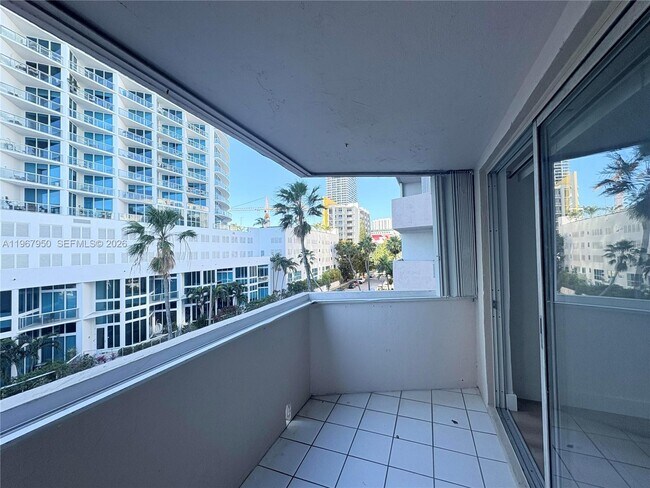 Building Photo - 505 NE 30th St