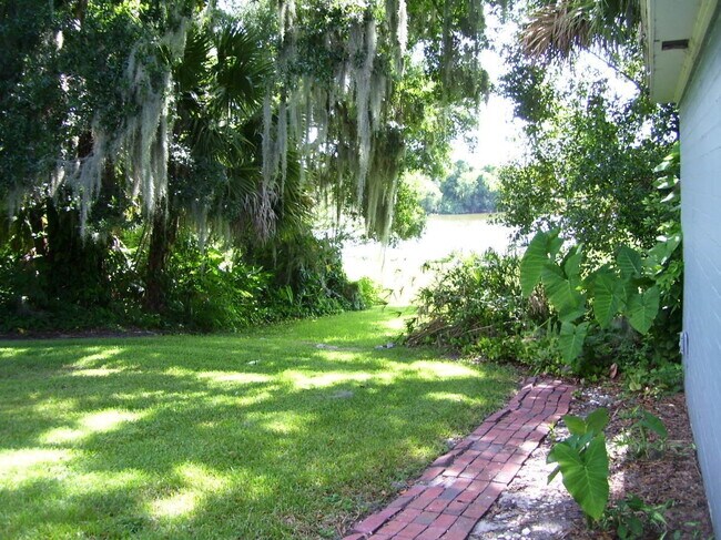 Building Photo - Walk to Lake Hollingsworth...Available Now