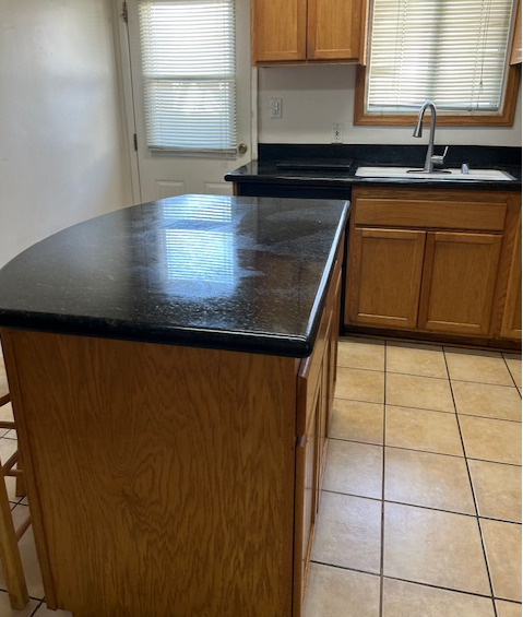 Kitchen Counters - 12221 Hammack St