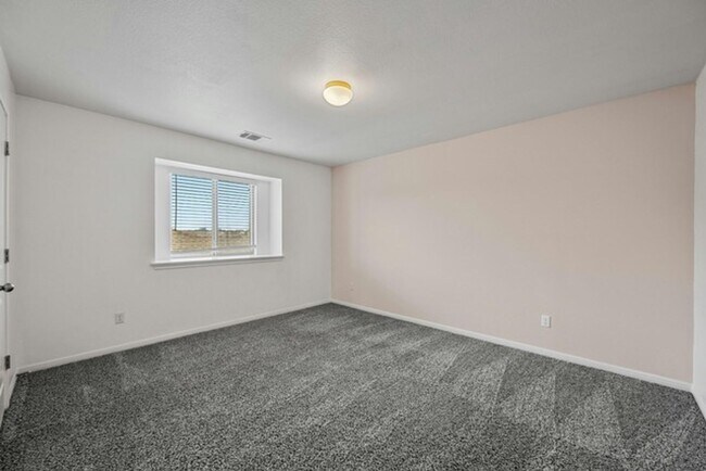 Building Photo - 8128 Daisy Cutter Crossing