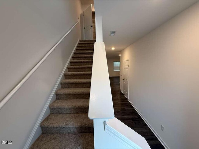 Building Photo - 417 Belgian Red Wy