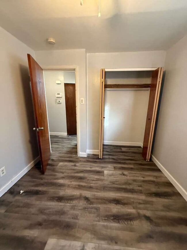 Building Photo - 3239 W Milton Ave