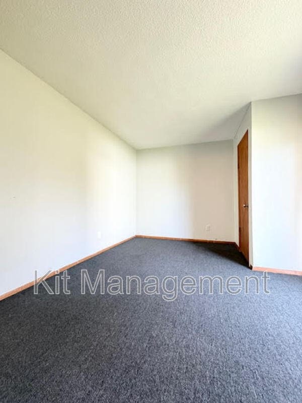 Building Photo - 5517 Douglas Rd
