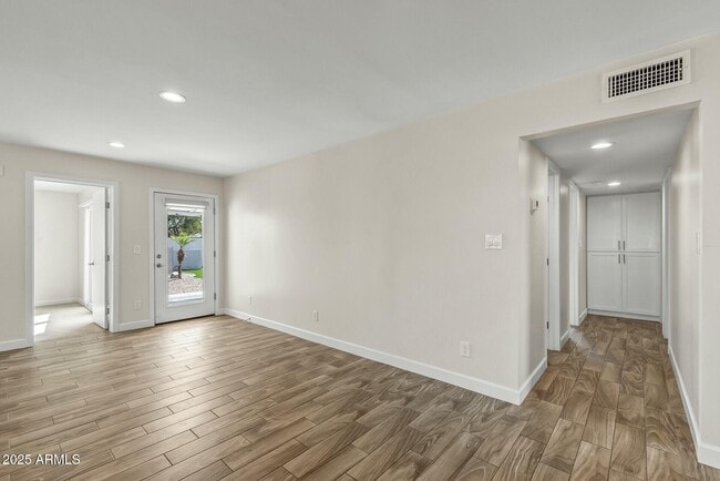 Building Photo - 5247 N 8th Pl