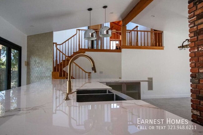 Building Photo - 11619 Lerdo Ave