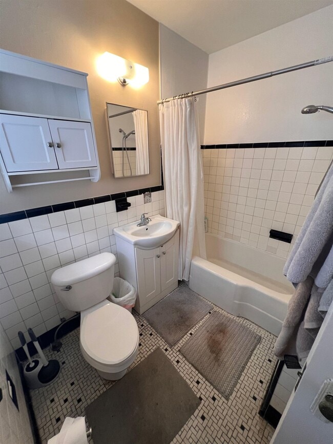 Building Photo - 519 Beverly St