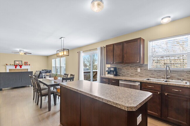 Building Photo - 430 Rockcrest Way