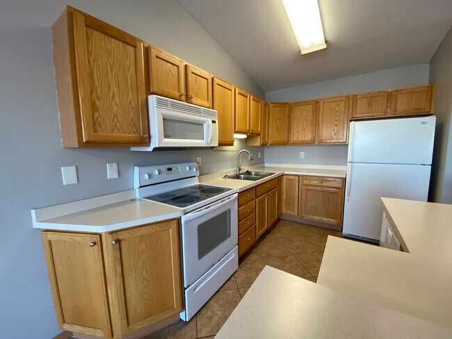 Building Photo - 3 Bedroom Twinhome near the New Sandford Hospital!!