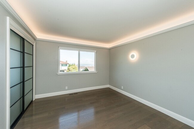 Building Photo - Updated 4 Bed / 2.5 Ba Home in Millbrae Mi...