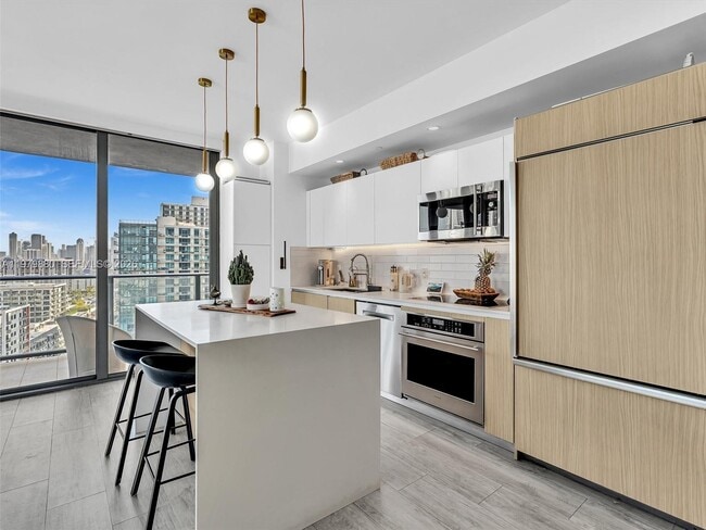 Building Photo - 121 NE 34th St