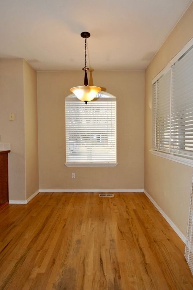 Building Photo - CDA Place Neighborhood- 4 bed with basement, cul de sac