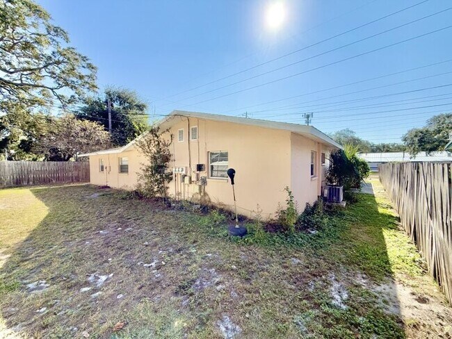 Building Photo - 972 San Christopher Dr