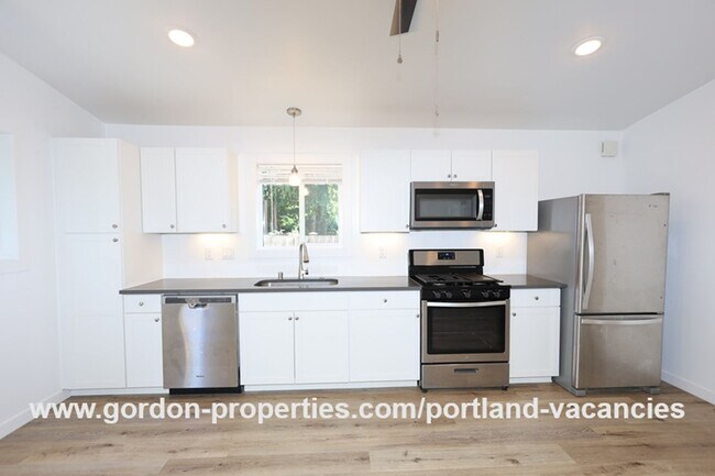 Building Photo - SE 88th Ave - 2 bedroom ADU close to restaurants along SE 92nd Ave