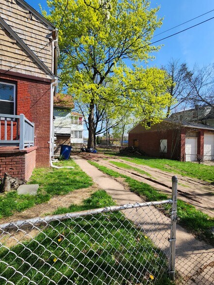 Building Photo - 383 Newhall St