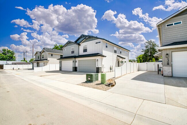 Building Photo - 1336 N Meridian Rd
