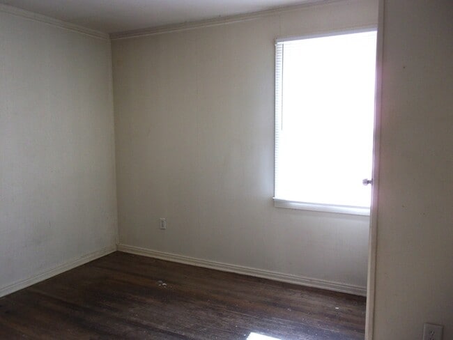 Building Photo - 502 Brendale Dr