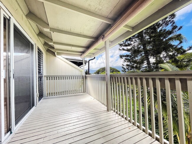 Building Photo - Spacious 3/2 in Kaneohe with Tropical Views