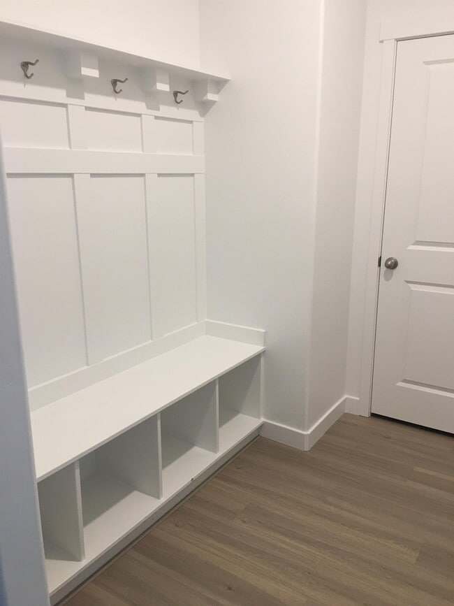 Building Photo - 597 N Orchard Dr