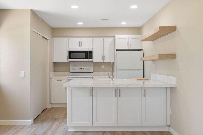 Building Photo - 46869 CA-74