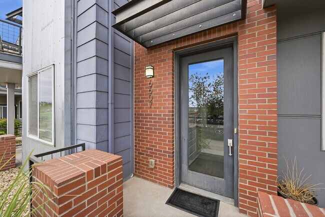 Building Photo - $2,695.45 3-bed, 2.5-bath townhome with a washer and dryer.