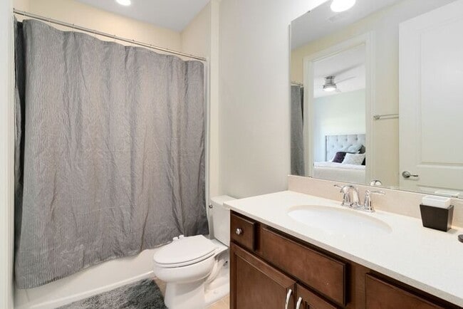 Building Photo - 4 Bedroom/3.5 Bathroom Gated Community at Ruby Lake!!!!