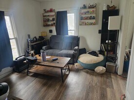 Building Photo - 110 Robinson St