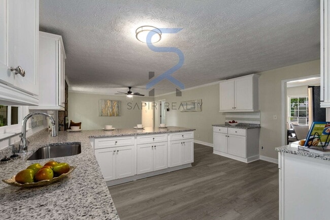 Building Photo - Move in before November 30th and get $100 ...