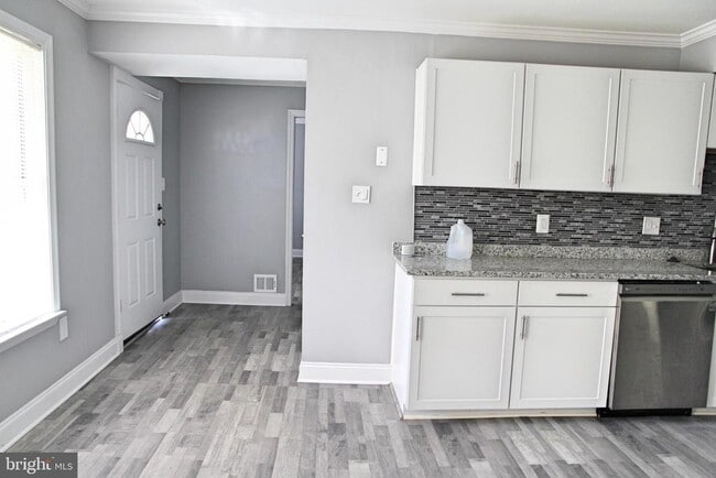 Building Photo - 14457 Silverdale Dr