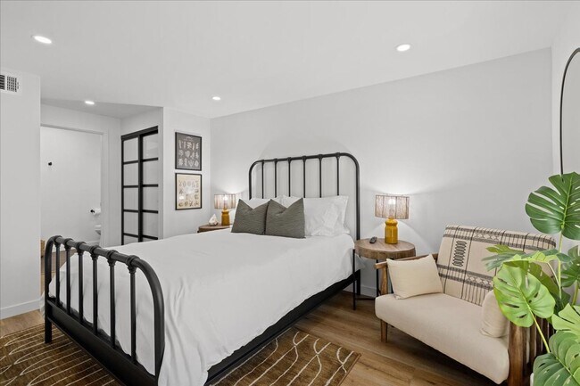 Building Photo - Discover Resort Style Living In Mission Va...