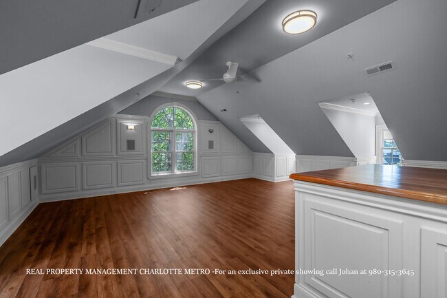 Building Photo - 529 Queens Rd