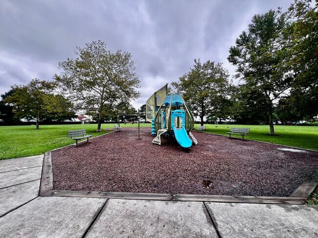 Building Photo - Spacious 3 bedroom home in Wesleyan Chase